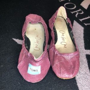 Toms pink metallic shoe